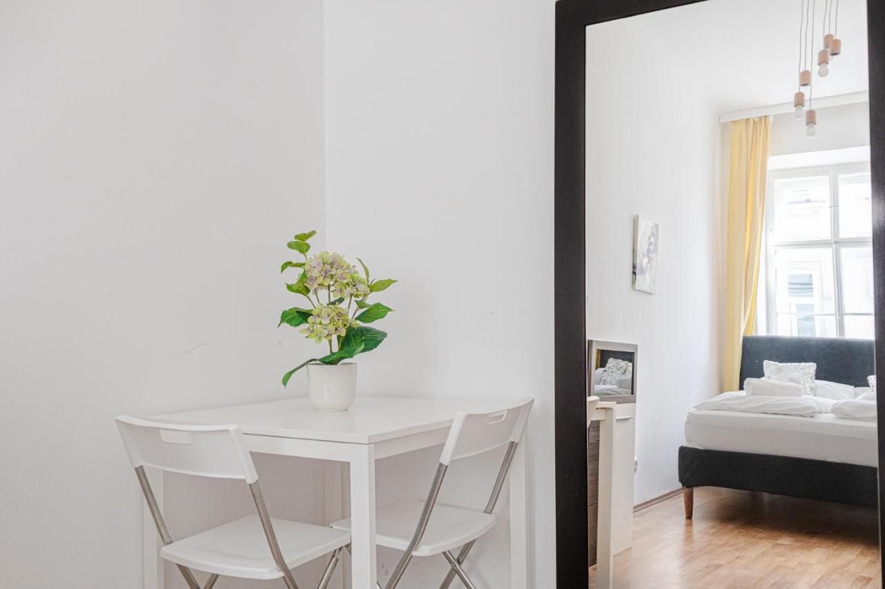 וינה Central Belvedere 3Br Shared Apartment - 12 Min From City Center מראה חיצוני תמונה